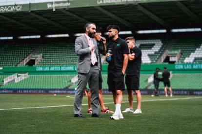 El Assy en la hierba antes del partido.