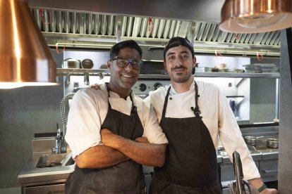 Los cocineros Dared Lugo y Juan Antonio Vera de Alquímico.