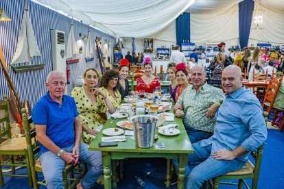 Javier Barquero, Juan Carlos Domínguez, Isabel Cardela, Blanca Otero, Marina Segura, Alicia Segura, María del Mar García, Oti García y Juan Segura.