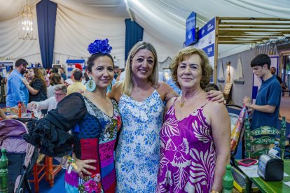 Eva González, Loli Cortés y Puri Cantón.
