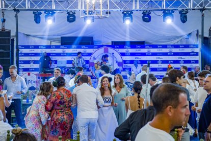 Ambientazo el domingo noche en la caseta más elegante del Recinto Ferial.