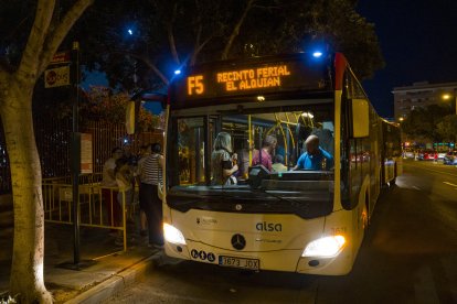 Autobús que conecta el recinto ferial de Almería con Venta Gaspar y El Alquián.