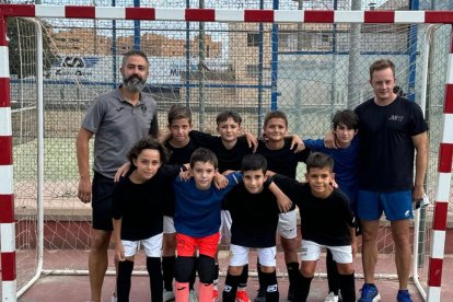 Los Leones disfrutando su victoria en la categoría alevín.