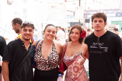 Arturo, Marta, Ana y Mateo, amigos almerienses, posaron sonrientes para la cámara.