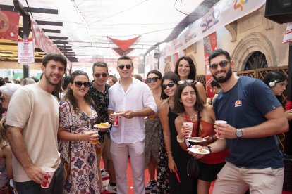 Miguel, Vicky, Juani, Joaquín Mur, Adri, Cristina, José, Marina y Ana aprovecharon la Feria de su natal Almería para reencontrarse, ya que todos