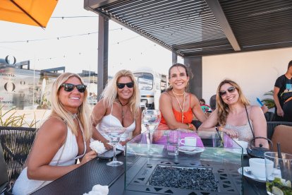 Mar Espinosa, Carmen Páez, Carmen Martínez Aparicio y Chelo Lao Ramos pasando una tarde agradable en Ático HO.