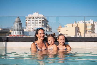Vero junto a sus hijas Martina y Lola que han venido desde Castellón.