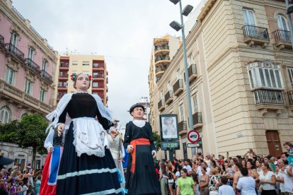 La tradicional Batalla de Flores en el centro de Almería