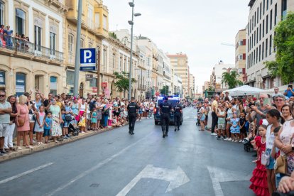 La tradicional Batalla de Flores en el centro de Almería