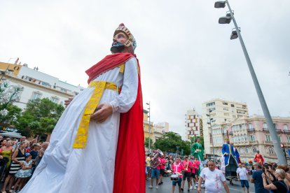La tradicional Batalla de Flores en el centro de Almería