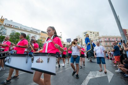La tradicional Batalla de Flores en el centro de Almería