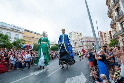 La tradicional Batalla de Flores en el centro de Almería
