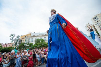 La tradicional Batalla de Flores en el centro de Almería