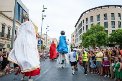 La tradicional Batalla de Flores en el centro de Almería