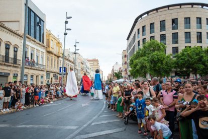 La tradicional Batalla de Flores en el centro de Almería