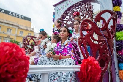 La tradicional Batalla de Flores en el centro de Almería