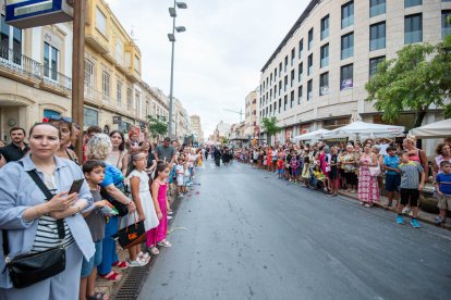 La tradicional Batalla de Flores en el centro de Almería