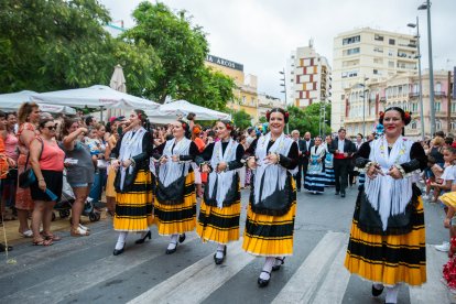 La tradicional Batalla de Flores en el centro de Almería