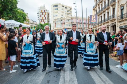 La tradicional Batalla de Flores en el centro de Almería