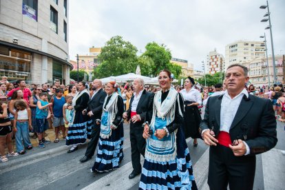 La tradicional Batalla de Flores en el centro de Almería