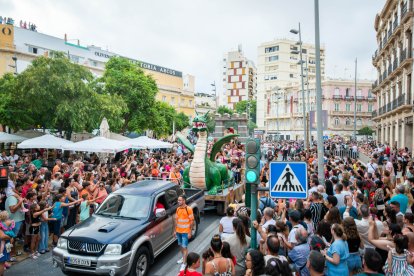 La tradicional Batalla de Flores en el centro de Almería