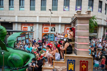 La tradicional Batalla de Flores en el centro de Almería