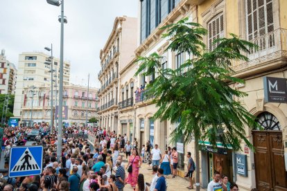 La tradicional Batalla de Flores en el centro de Almería