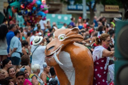 La tradicional Batalla de Flores en el centro de Almería