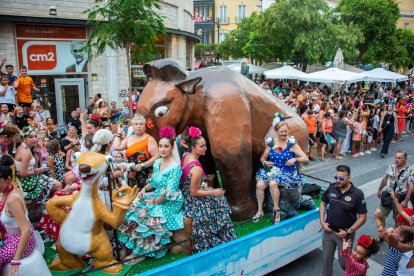 La tradicional Batalla de Flores en el centro de Almería