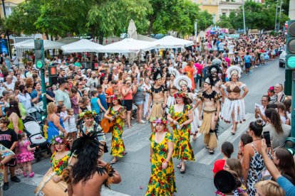 La tradicional Batalla de Flores en el centro de Almería