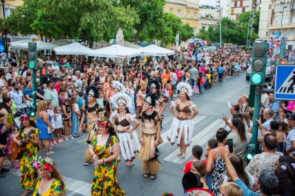 La tradicional Batalla de Flores en el centro de Almería