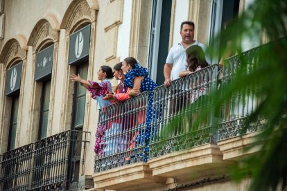 La tradicional Batalla de Flores en el centro de Almería