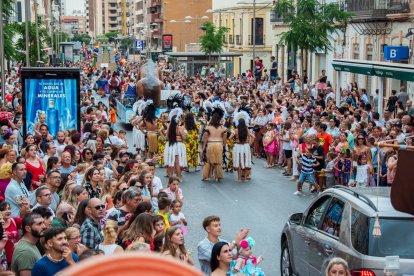 La tradicional Batalla de Flores en el centro de Almería