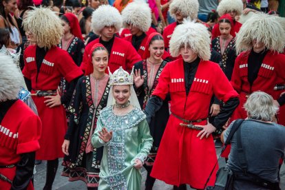 La tradicional Batalla de Flores en el centro de Almería