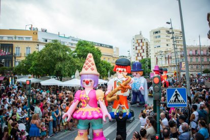 La tradicional Batalla de Flores en el centro de Almería
