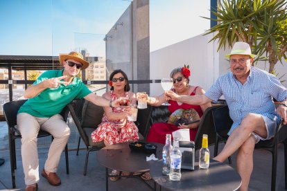José María Jara, Josefa Torres, María del Carmen Torres y Rosendo Hernández de la tierra.