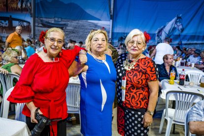 Homenaje a los Mayores en la Caseta Municipal.