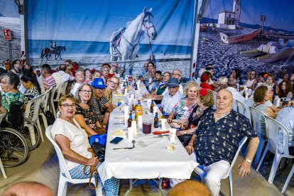 Homenaje a los Mayores en la Caseta Municipal.