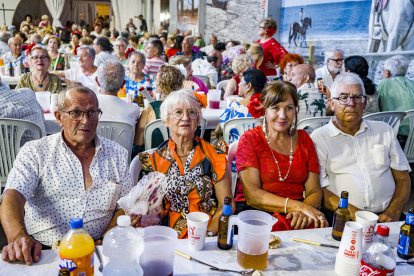 Homenaje a los Mayores en la Caseta Municipal.