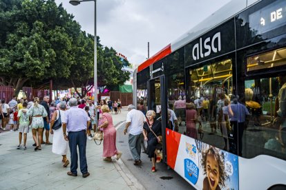 El servicio de transporte urbano se convierte en el medio preferido para moverse en Almería y llegar a todos los destinos.