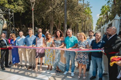 María del Mar Vázquez, alcaldesa de Almería, junto al resto de representantes del Ayuntamiento en la inauguración de las 32 edición de Alfaralm