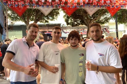 José Lorenzo, Héctor Reche, David Linares y Juan Reche, de Tijola y La Jauca, en el ambigús de La Clásica.