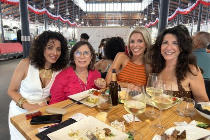 Matilde, Elena, Ángeles y Esther, tía y sobrinas degustando los sabores más preciados de Ibéricos Ortuño.