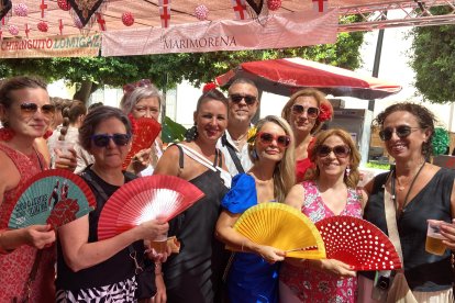 Los telefonistas del hospital Torrecárdenas disfrutando de un bonito día en la Plaza Virgen del Mar.