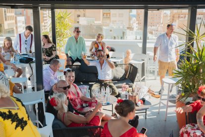 Invitados de la boda de las familias Davinia Casas Espin y Golo Schöllhammer celebrando su boda en Ático HO.