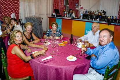 Juan Miranda, José Ángel Pérez, Consuelo Pérez, María Luisa Amate y Virginia Ordoño.