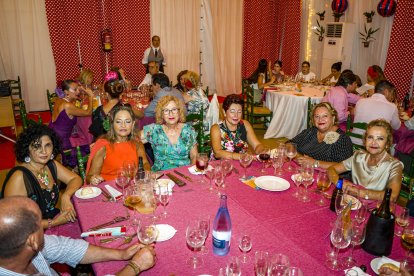  Irene Morales, Lola Zapata, Puri Torrecillas, María José, Matilde Gálvez y Antonia Martos.