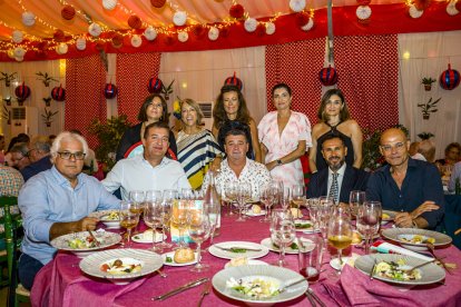  Laureano Martínez, Ángel Cañadas, Mari Carmen Torres, Pilar Delgado, Antonio del Valle, Dori Gázquez, Gema Salinas, Juanje Fernández, Ana Belmonte y Eduardo Pla.