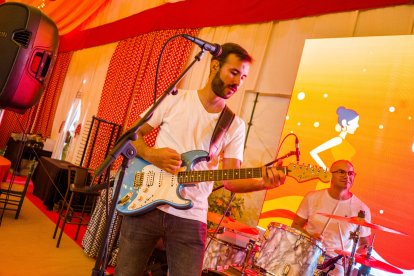 Actuación del grupo musical Los Vinilos. 