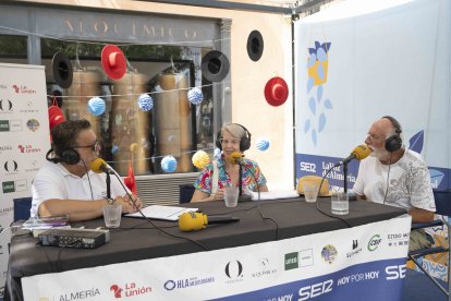 Carmen Ravassa y Manuel Sola, de la Asociación del Bicentenario de Los Coloraos, llegaron para comunicar sobre Acto de Homenaje a los Mártires de la Libertad el próximo 24 de agosto.